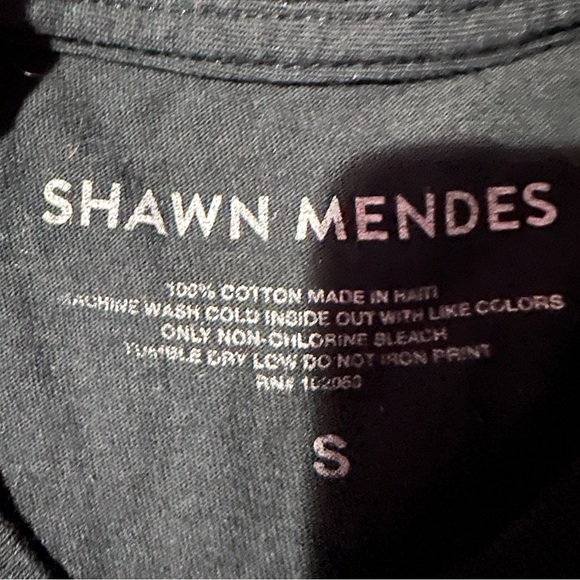 Hot Topic Tee - Picture 4 of 6